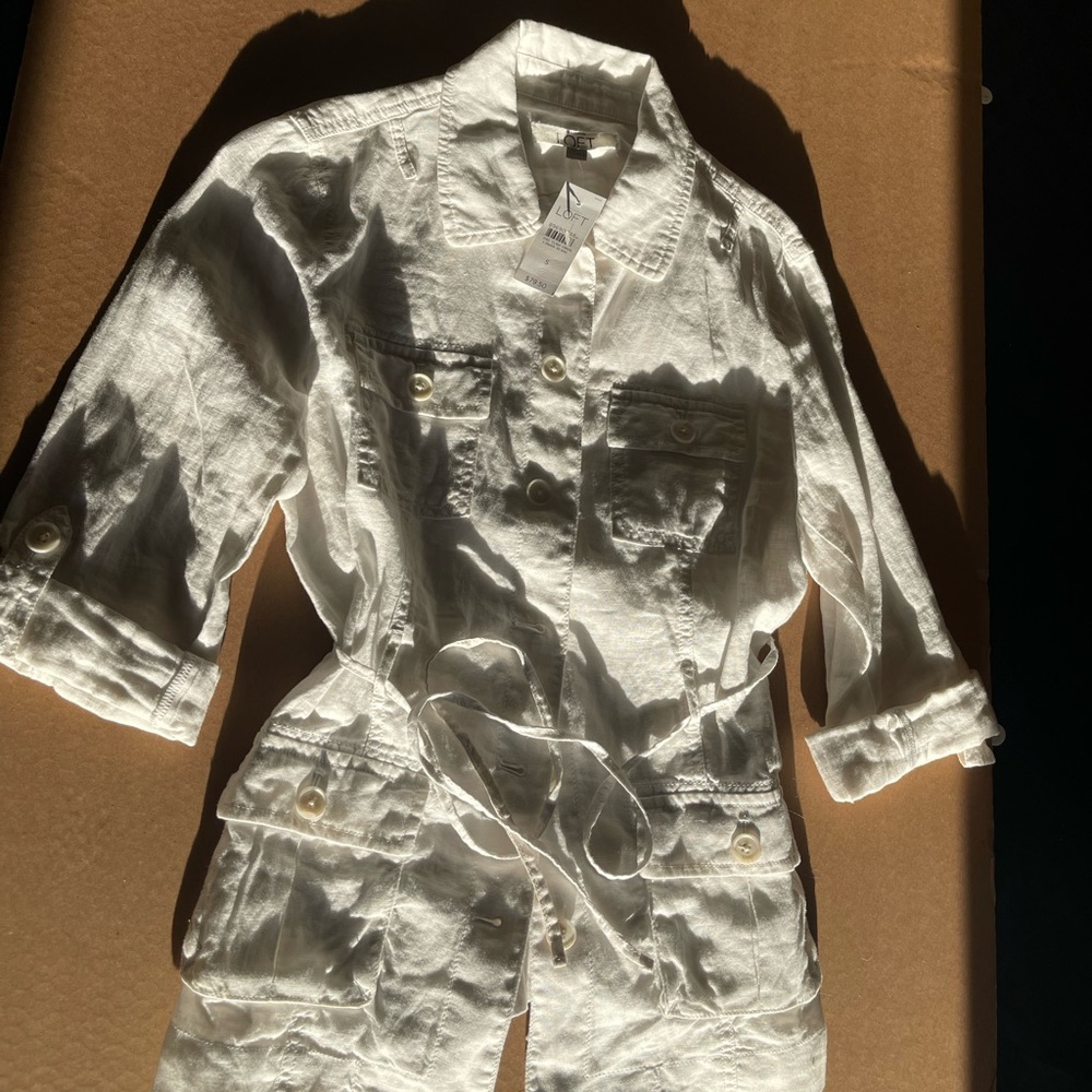White, button down shirt with drawstring belt. Simple Safari button down shirt🌟
